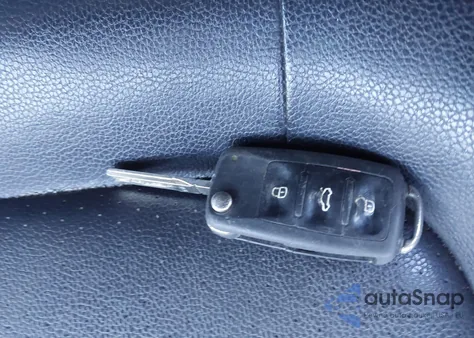 2014 Volkswagen Jetta 1.8T Se z USA, uszkodzony, nr VIN 3VWD17AJ0EM264612